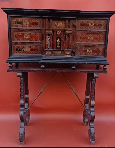 Bargueño antiguo con su pie, mueble antiguo comprado a un particular